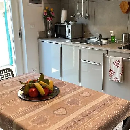 Daire Borghetto San Donato 105 *